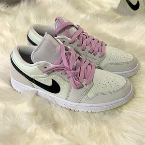 Nike Jordan 1 Low SE Barely Green Arctic Pink Black CZ0776-300 Women’s size  8.5